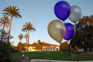 Campus is decorated with balloons for Orientation.