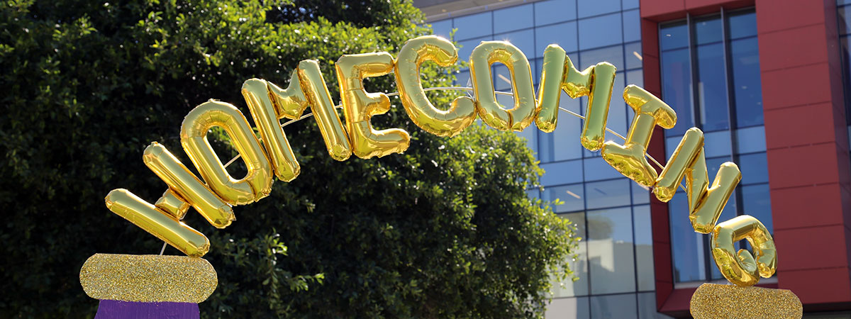 Homecoming balloon banner