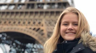 Alyssa Hayne stands in front of the Eiffel Tower.