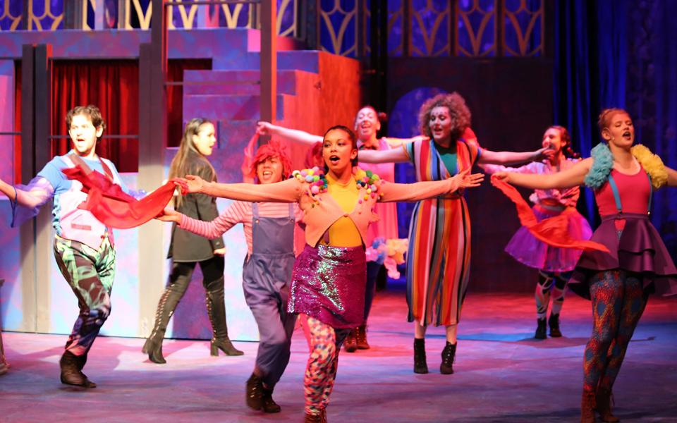 Students perform in 'Pippin'