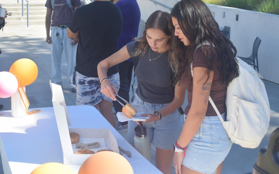 Students enjoy donuts on the first day of class.