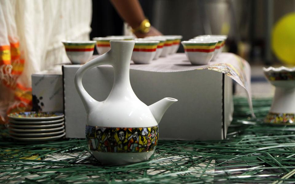 Coffee pot and cups